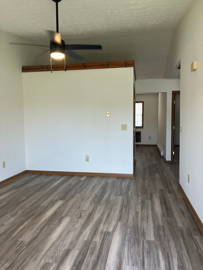 Building Photo - 1550 Windridge Pl