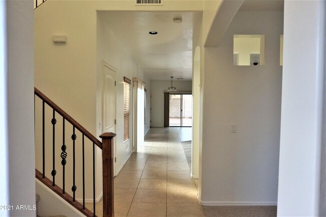 Building Photo - 1308 S Lindl Dr