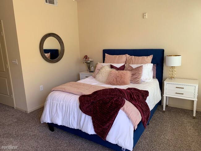 Foto del edificio - 1 br, 1 bath Apartment - 2420 Clark st.