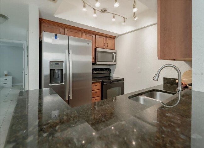 Foto del edificio - 704 Lyndhurst St