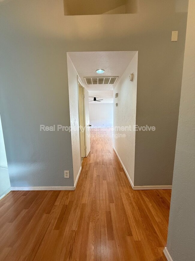 Foto del edificio - 3228 W Glendale Ave