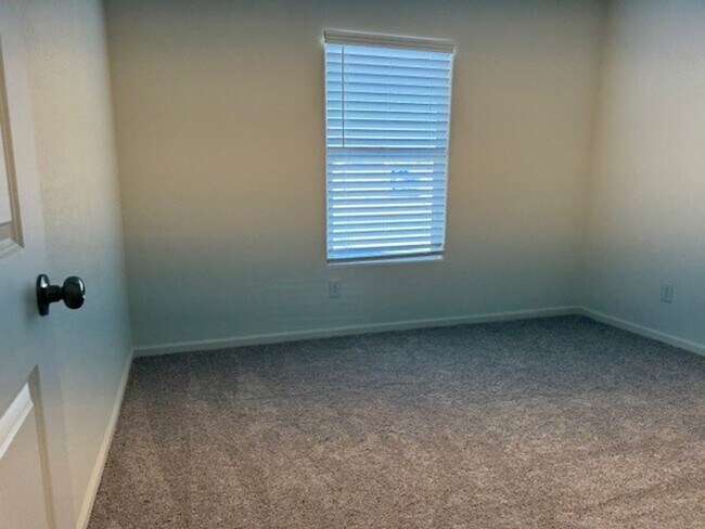 Foto del edificio - 4 Bedroom with Appliances New Build Home