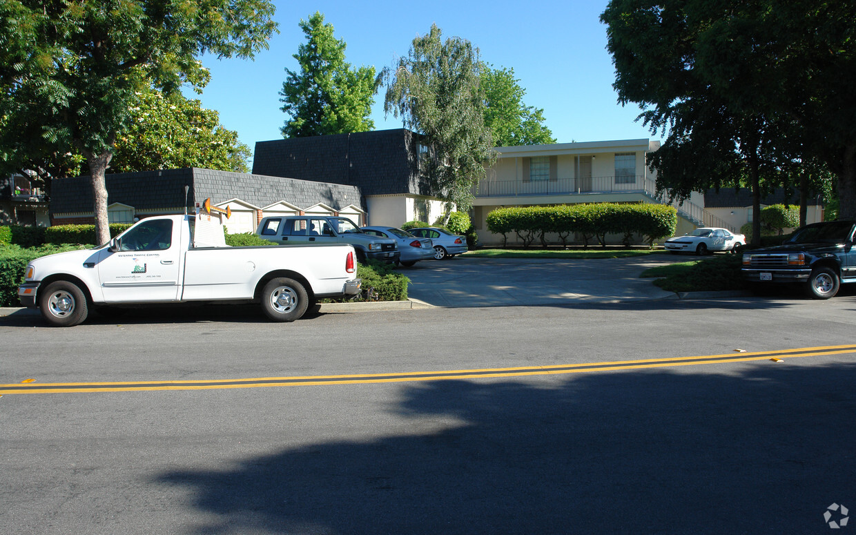 Building Photo - 995 Ponderosa Ave
