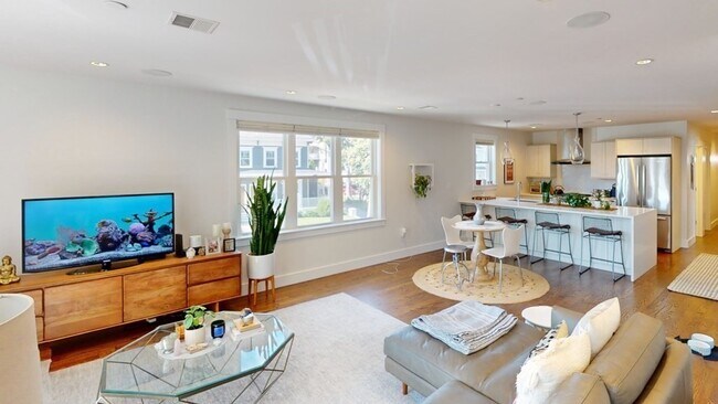 Foto del edificio - 64 Pleasant St