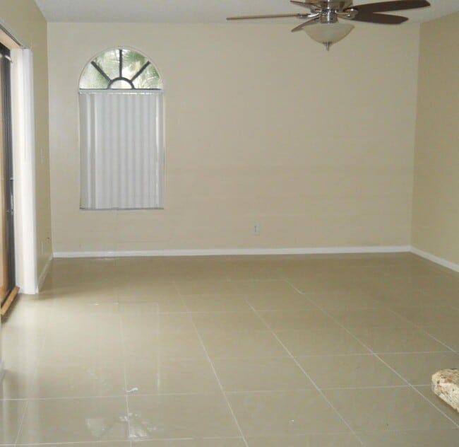 Building Photo - 3955 Village Dr