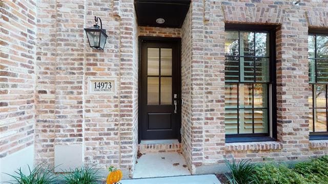 Building Photo - 14973 Oak St