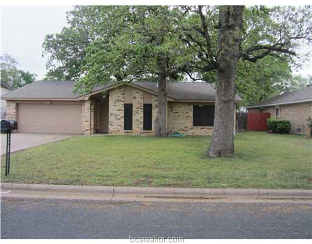 Foto principal - College Station - 3 Bedroom / 2 bath / gar...