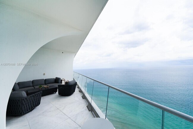 Foto del edificio - 16901 Collins Ave