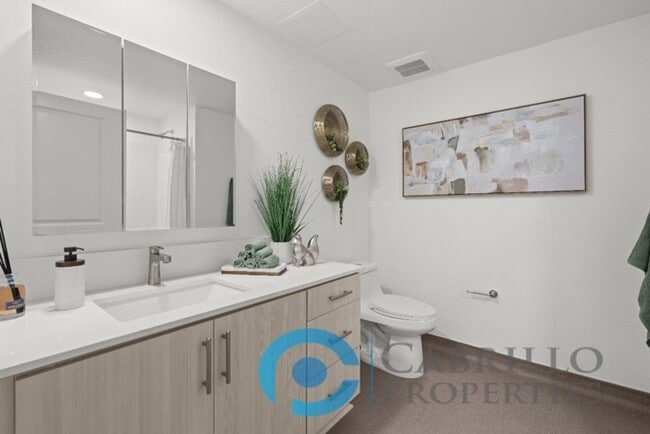 Interior Photo - Vadara West