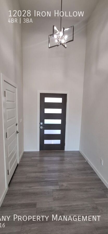 Foto del edificio - 12028 Iron Holw St