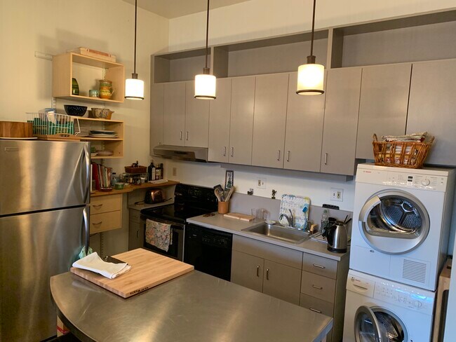 Kitchen island included. Washer and dryer in unit. - 1314 NW Irving St