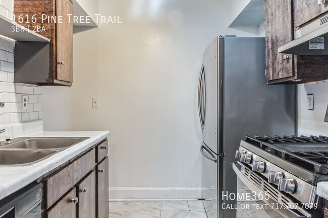 Building Photo - Luxury 3 bed 2 bath Condo at College Park!...