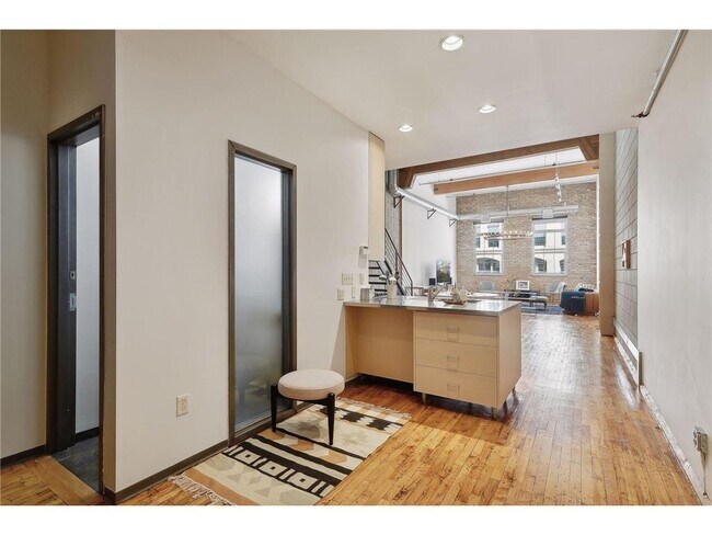 Building Photo - 801 N Washington Ave