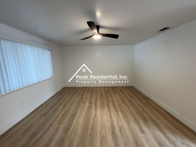 Building Photo - Updated 2bd/1ba Sacramento Duplex