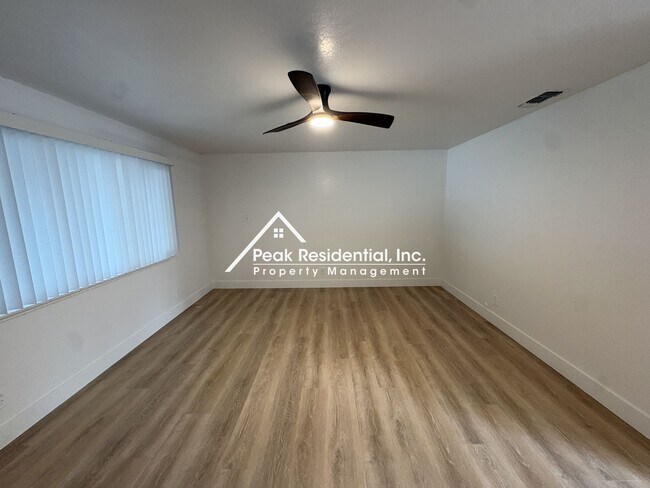 Foto del edificio - Updated 2bd/1ba Sacramento Duplex