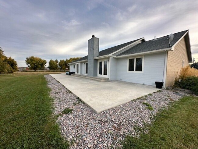 Foto del edificio - Beautiful 3-Bedroom Home with Modern Upgra...
