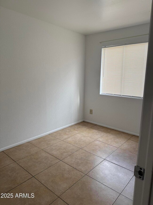 Foto del edificio - 6711 W Osborn Rd