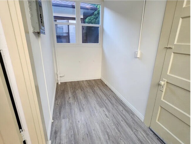 Building Photo - 681 Mira Monte Pl