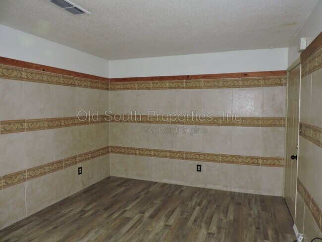 Foto del edificio - 9610 Bowman Ave