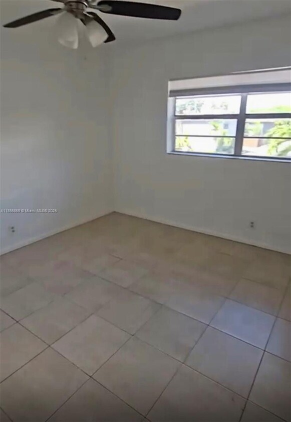 Foto del edificio - 825 NW 46th Ave