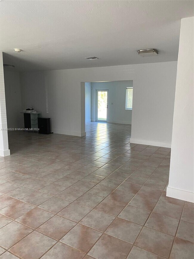 Foto del edificio - 7415 SW 56th Ave