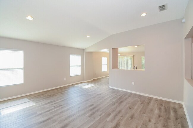Building Photo - 11732 Silver Hill Dr