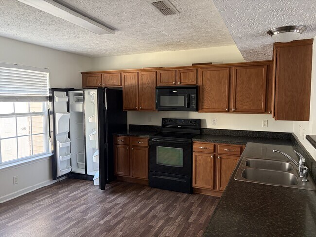 Foto del edificio - 2033 Victory Gallop Ln