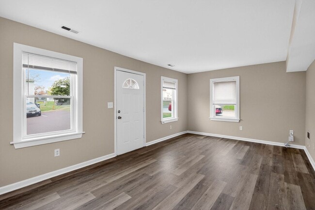 Foto del edificio - 3 Bedroom End Unit Townhouse in Culpeper