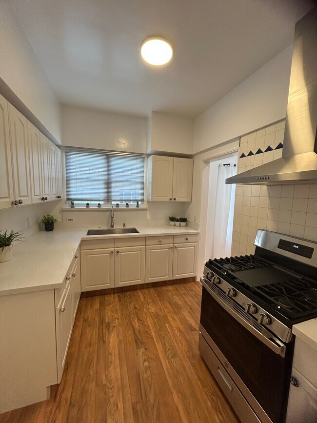 Foto del edificio - 850 S Kenmore Ave