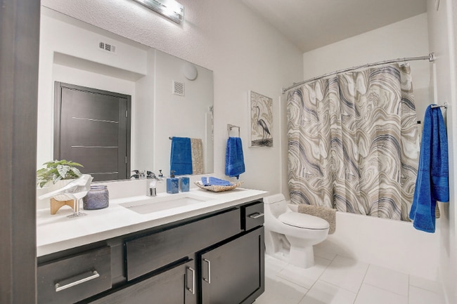 Building Photo - 7017 S Buffalo Dr