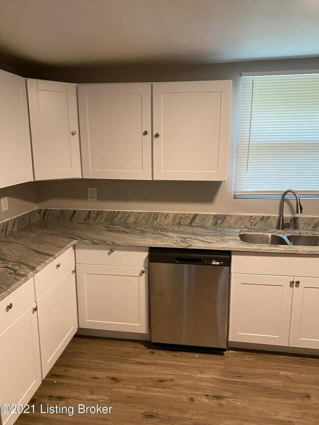 Building Photo - 856 S 24th St