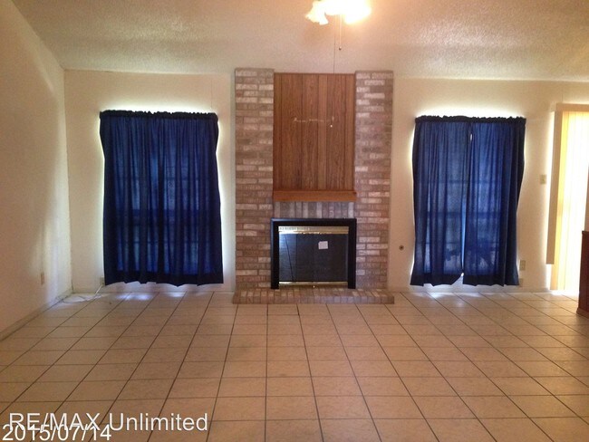 Building Photo - 934 Saddlebrook Dr