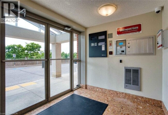 Photo du bâtiment - 30 Chapman Ct