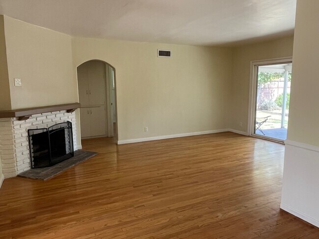 Foto del edificio - 9320 Odessa Ave