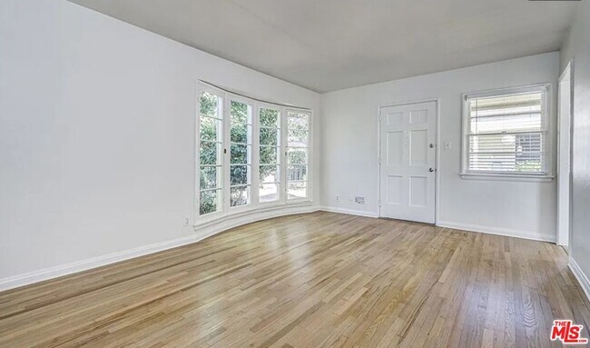Foto del edificio - 1430 Ocean Park Blvd