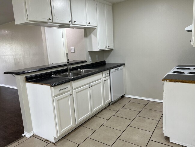 Building Photo - 13541 Sheldon Ln