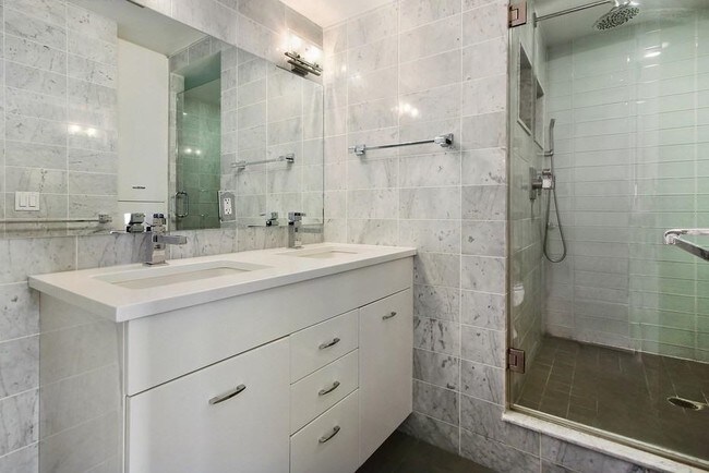 Foto del edificio - 340 E 64th St