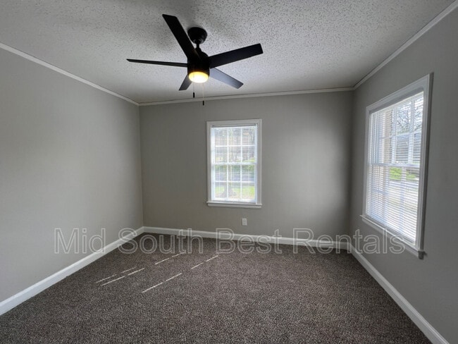 Building Photo - 1079 Poppen Dr