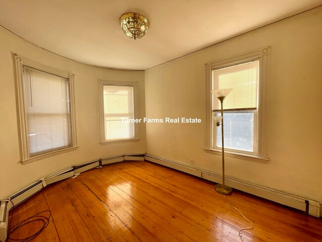 Building Photo - 803 Parker St