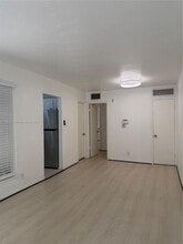 Building Photo - 125 SW 1st Ave