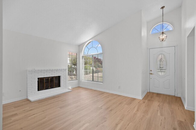 Foto del edificio - 23175 Canyon Pines Pl