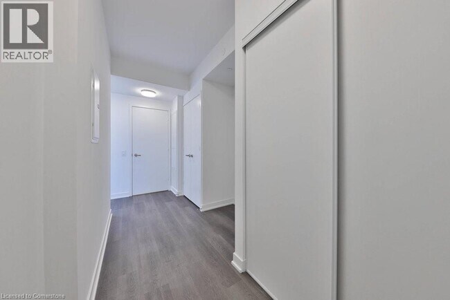 Photo du bâtiment - 3900 Confederation Pkwy