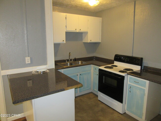 Building Photo - 1511 Molitor Ave
