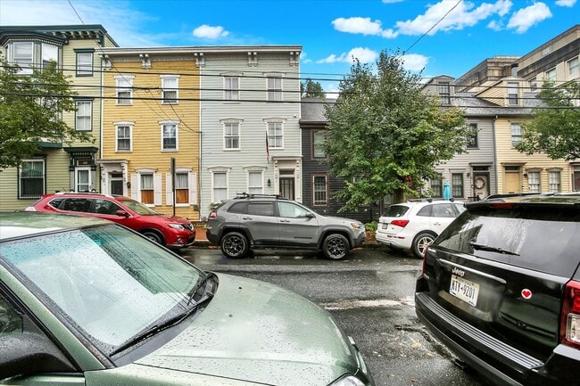 Building Photo - 407 Boas St