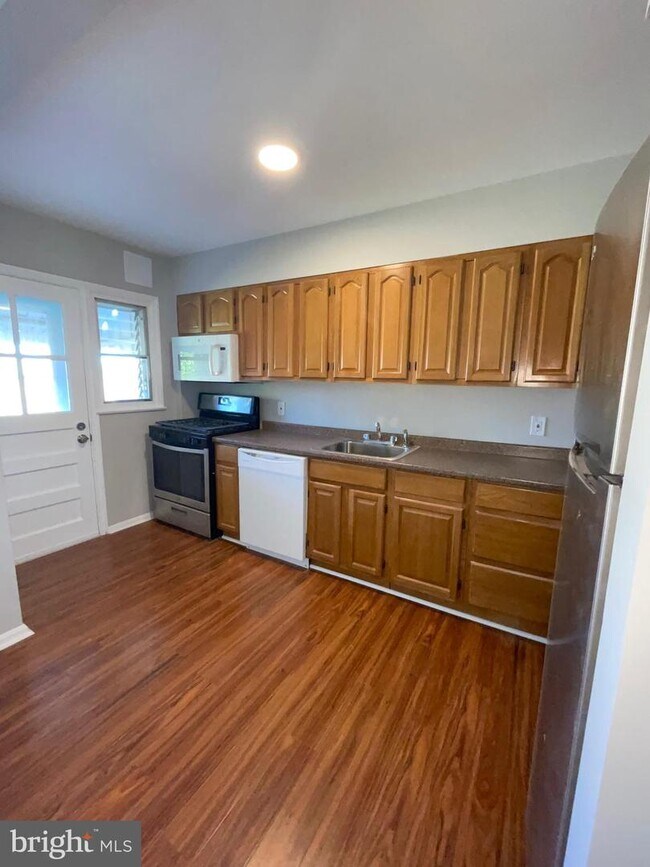 Building Photo - 403 Pembrooke Blvd