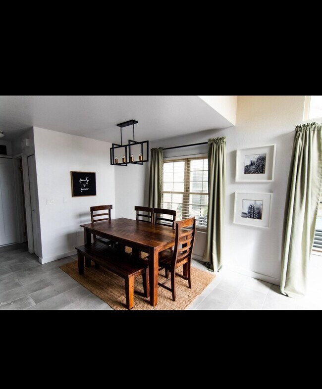 Foto del edificio - 602 N May