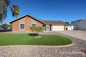 Building Photo - 3902 E Gable Ave