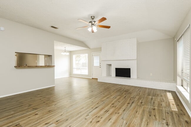 Foto del edificio - 4703 Lost Lake Ln