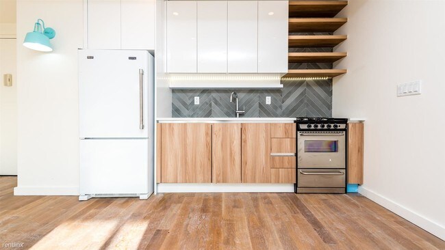 Building Photo - 3 br, 1 bath  - 555 Graham Ave