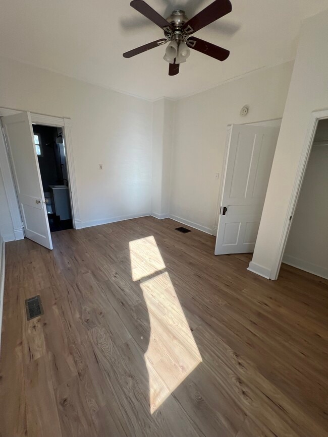 Foto del edificio - 449 E Brandeis Ave